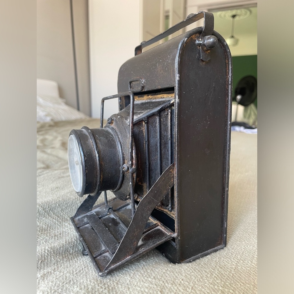 Antique Camera Clock - Picture 2 of 3